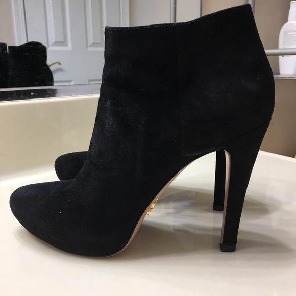 Prada, suede ankle booties. Made in Italy. - Picture 3 of 6